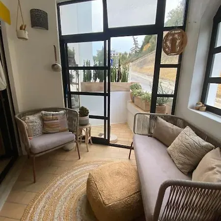 Charming Two Bedroom Appartement *