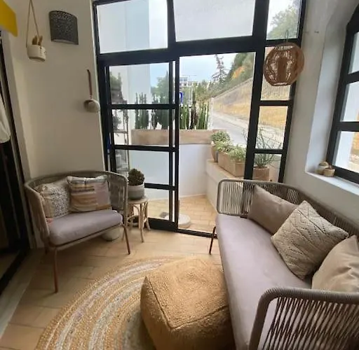 Charming Two Bedroom Appartement *